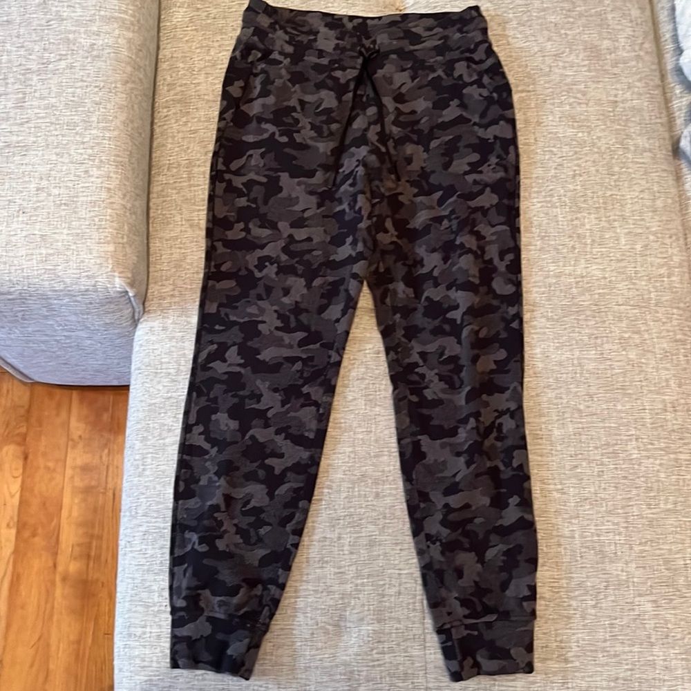 Lululemon Ready To Rulu Jogger, EUC, size 8